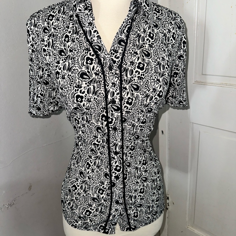 Laura Scott Black and White Fitted Blouse